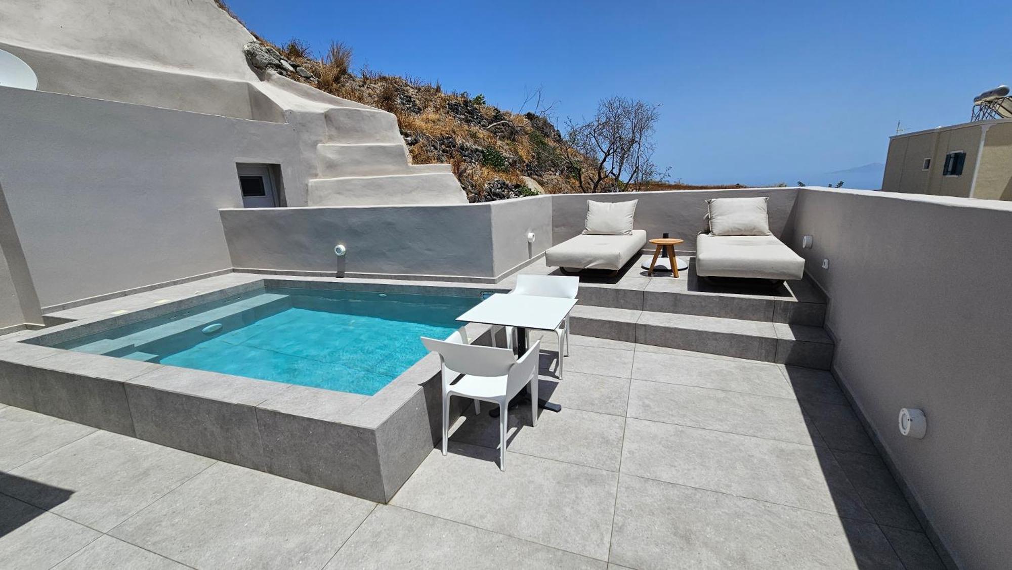 Petroma Cave Suites Vourvoulos Номер фото